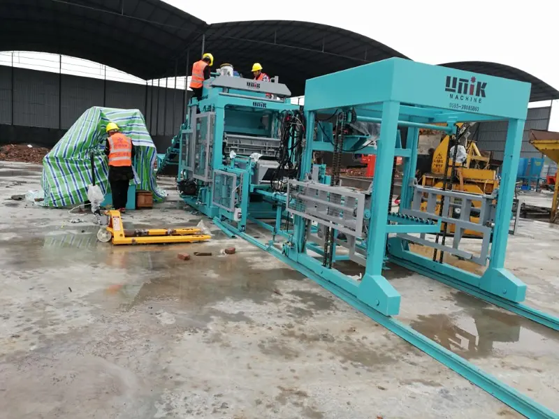 சிமெண்ட் பிளாக் இயந்திரத்தின் நன்மைகள் மற்றும் அதன் அதிகபட்ச கான்கிரீட் வெளியீடு அழுத்தம்